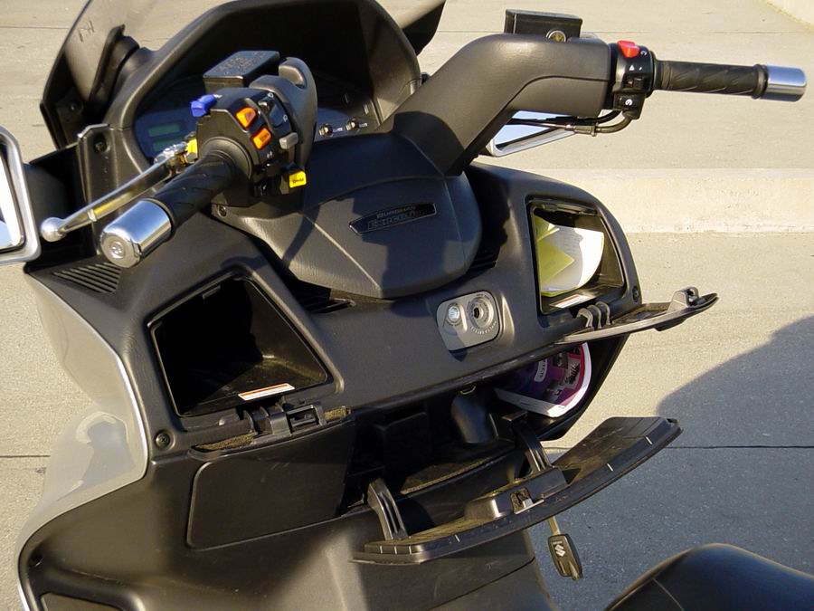 Test Porównawczy Mega Skuterów: Suzuki An Burgman 650 Executive, Honda Fjs Silver Wing 600 I Yamaha T-Max Xp 500 – Burgmania
