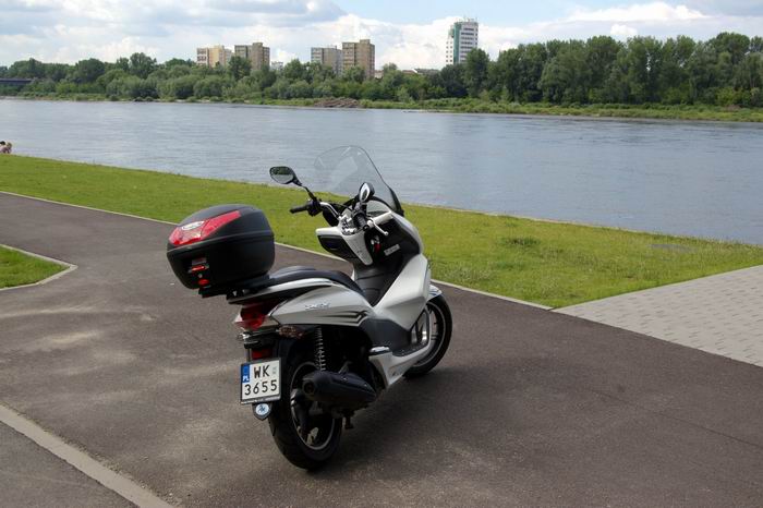 Biały eko skuter… czyli Test Honda PCX 125 MY2011 Burgmania