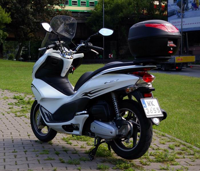 Biały eko skuter… czyli Test Honda PCX 125 MY2011 Burgmania